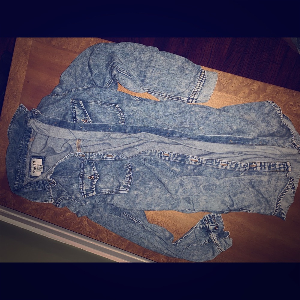 long sleeve button down jean jacket with pockets